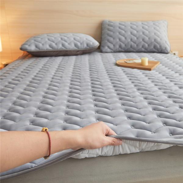 Waterproof  Mattress Pad Antibacterial and Mite-proof Bed Mat Non-Slip Mattress Cover Waterproof Thicken Quilted Bedspreads(No Pillowcases )