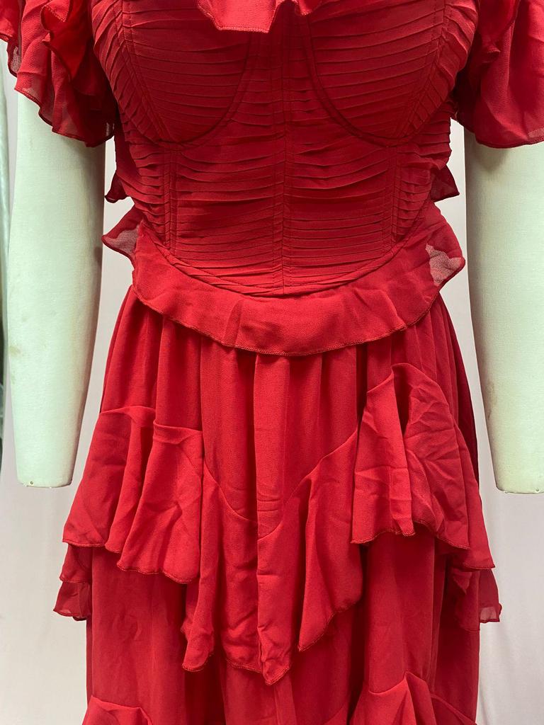 Праздничное платье с открытой спиной и оборками в европейском и американском стиле 2025 г.