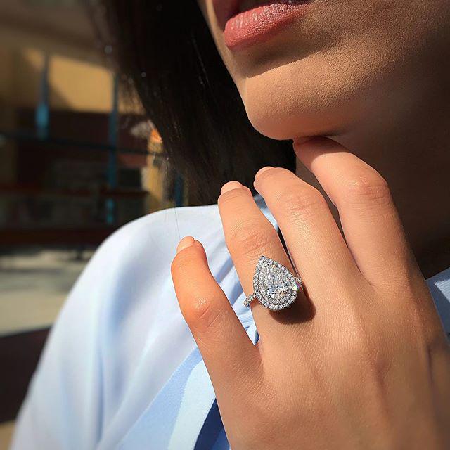 Huitan Water Drop Wedding Ring Band Trendy Pear Shaped Cubic Zircon Stone Paved Silver Plated Anniversary Ring Lots