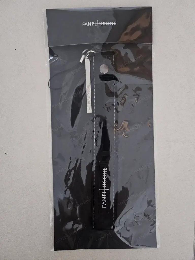 G-DRAGON Fan Plus One Key Ring Black Used