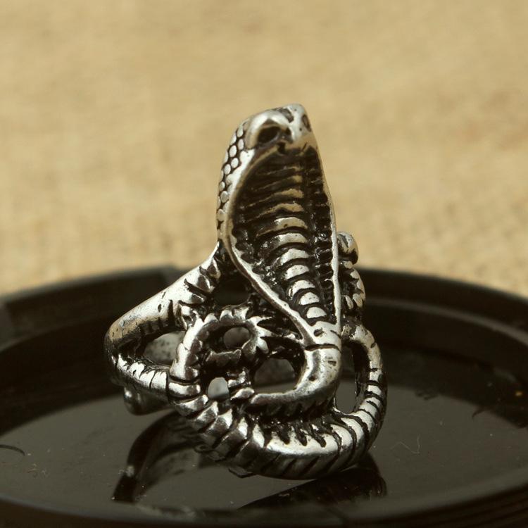 New Retro Punk Cobra Exaggerated Fashion Jewelry Ring for Men and Women