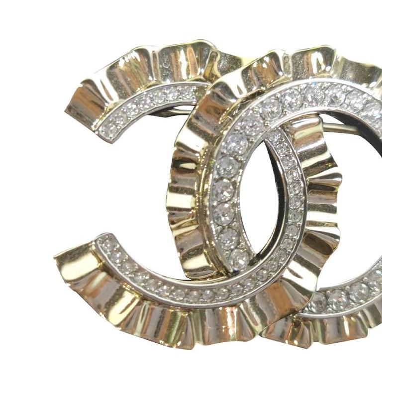Chanel Брошь женская металлическая со стразами, большой логотип Double C