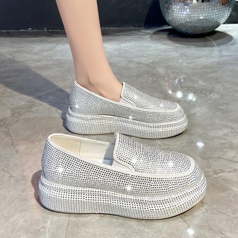 Женская повседневная обувь 2024 года, новые трендовые дышащие кроссовки с толстой подошвой, женская спортивная обувь на плоской белой платформе со стразами, размер 35-40