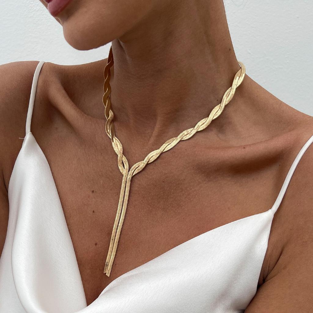 Simple Twisted Snake Chain Necklace for Women Long Tassel Pendant Chokers Gold Copper Color Wrap Temperament Punk Neck Zircon