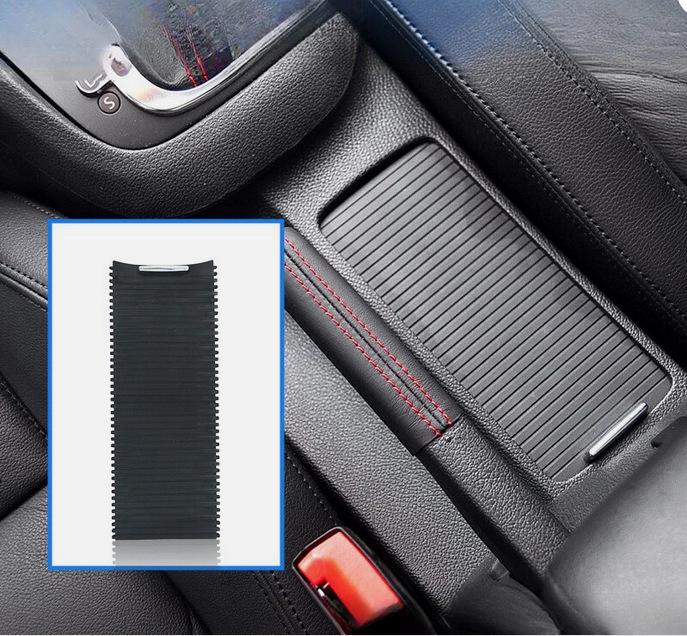 Крышка подстаканника с выдвижной шторкой для подлокотника Volkswagen Golf 5KD862531