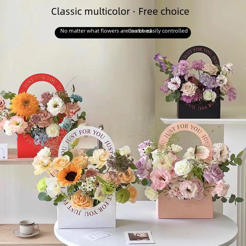 Полая ручная корзина для букета на День учителя - Цветочная композиция и подарочная упаковка