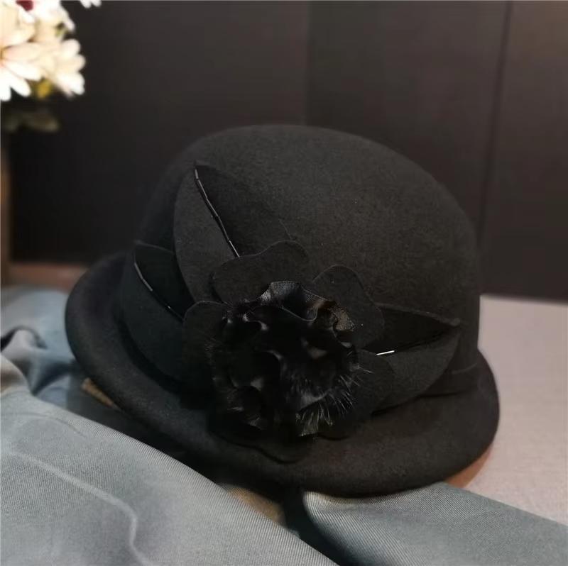 Women's Elegant Fall Winter Beret Hat Luxury Pearl Soft Wool with Flower Bow New Style Fashionable Warm for Casual Party Scenes