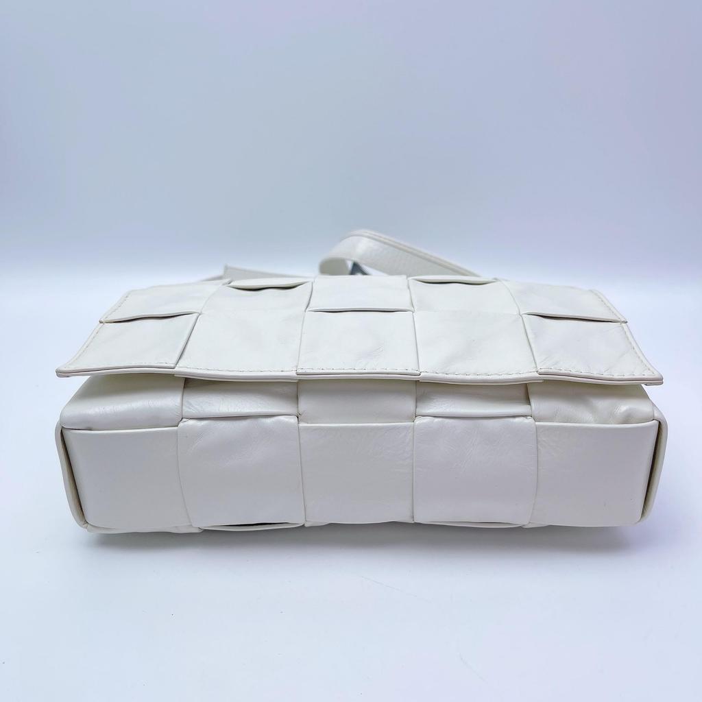 [Pre-Owned] Cassette Pillow Bag Fashion Solid Color Minimalist 15 Grid Woven Check Lambskin Shoulder Crossbody Bag - Very Good #1MRVIPK