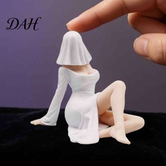 Halloween Ghost Girl Figurine Faceless Figurines, Spooky Lady Car Dashboard Cute Gift Ornament, Gothic Desktop Statue Decor for Home Office Decoration