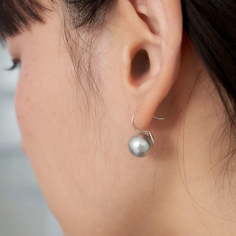 geegee [silver925] grey pearl hook earring (2size)