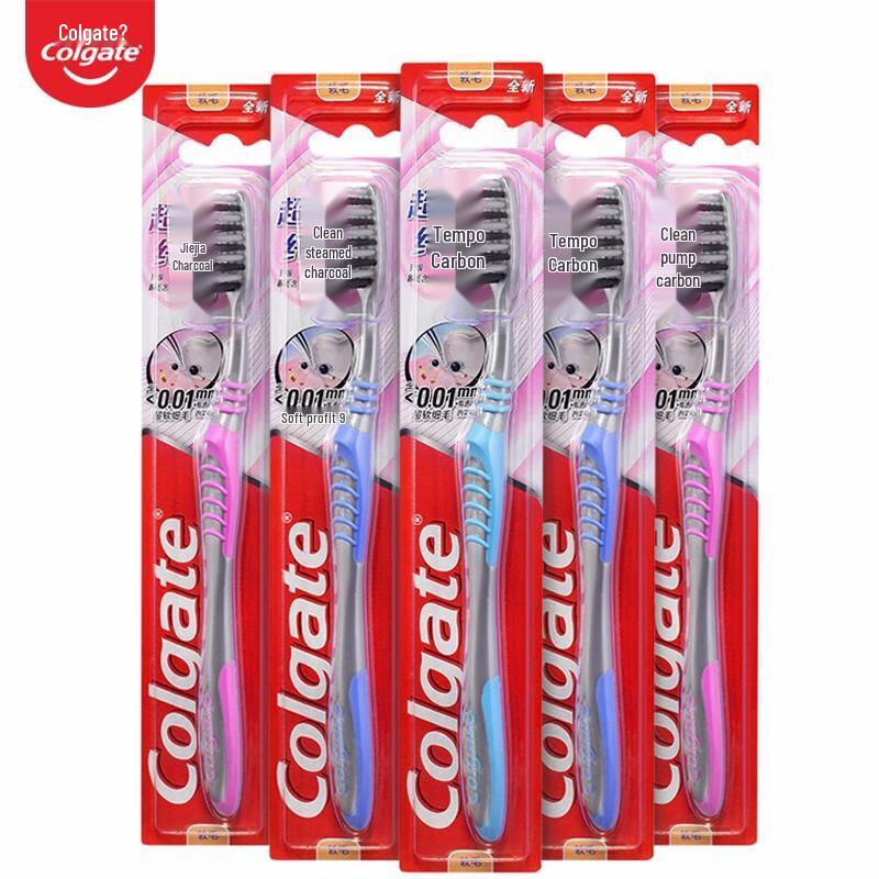 Colgate Ultra Clean Slim Soft Зубная щетка для взрослых с древесным углем