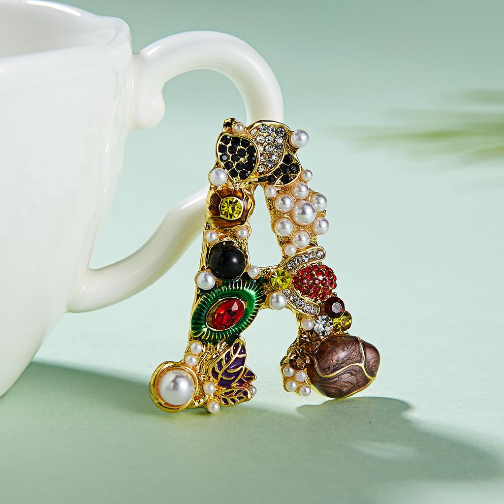 Rinhoo Trend Luxury Letter A D G S M Zirconia Baroque Brooch English Alphabet Imitation Pearl Rhinestone Initial Pin Lapel Badge