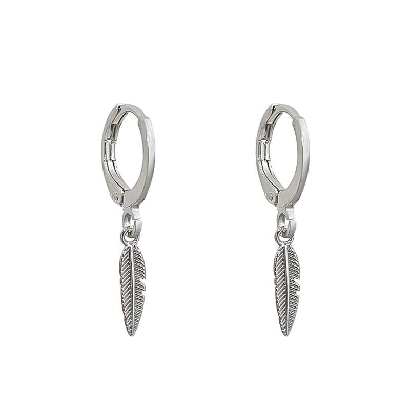 Cute Small Alloy Leaf Pendant Hoop Earrings For Women Girls Man Punk Charms Hip Hop Men Ear Feather Jewelry Party Gifts
