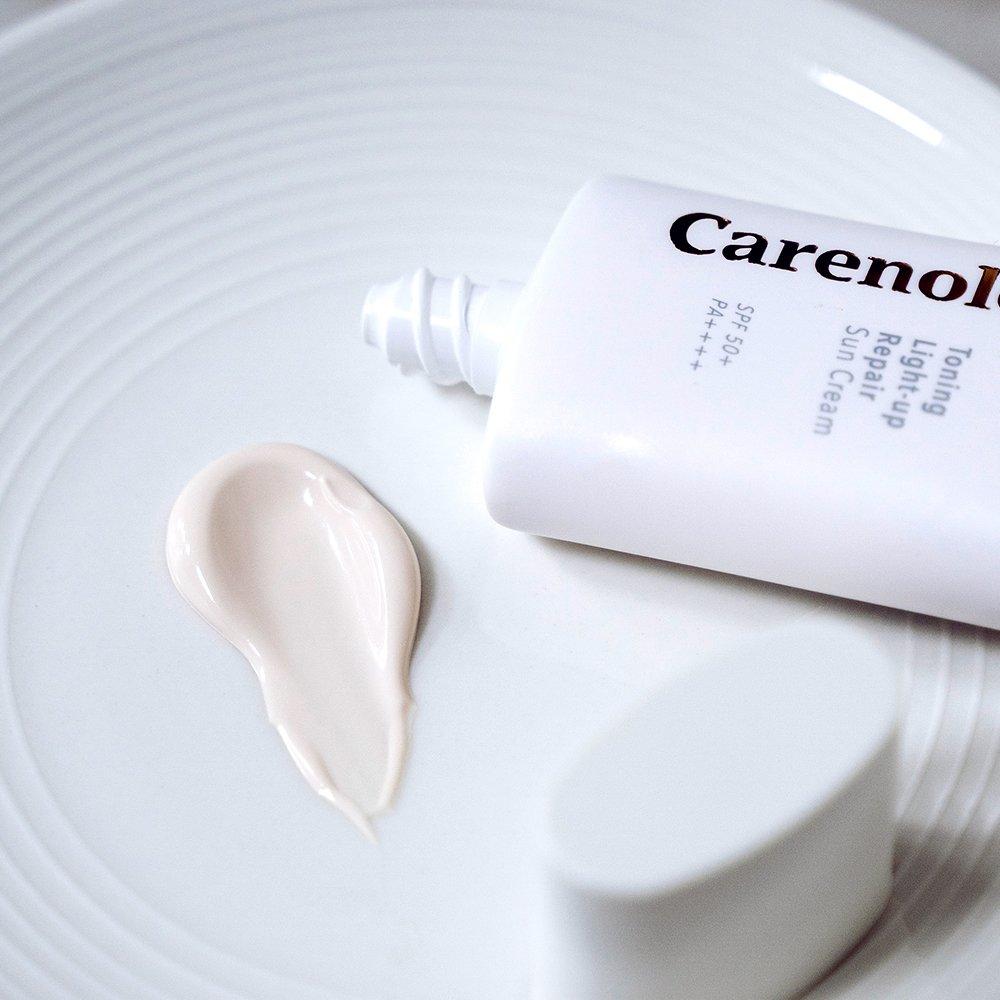 [1+1] CARENOLOGY Тонирующий осветляющий восстанавливающий солнцезащитный крем SPF50+ PA++++ 45 мл / Розовый тонирующий солнцезащитный крем