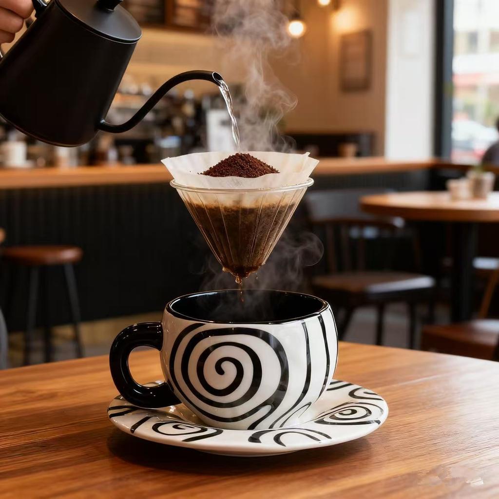 Американские ретро черно-белые полосатые расписанные вручную керамические кофейные чашки и блюдца, чашки для латте высокой ценности, чашки нишевого дизайна