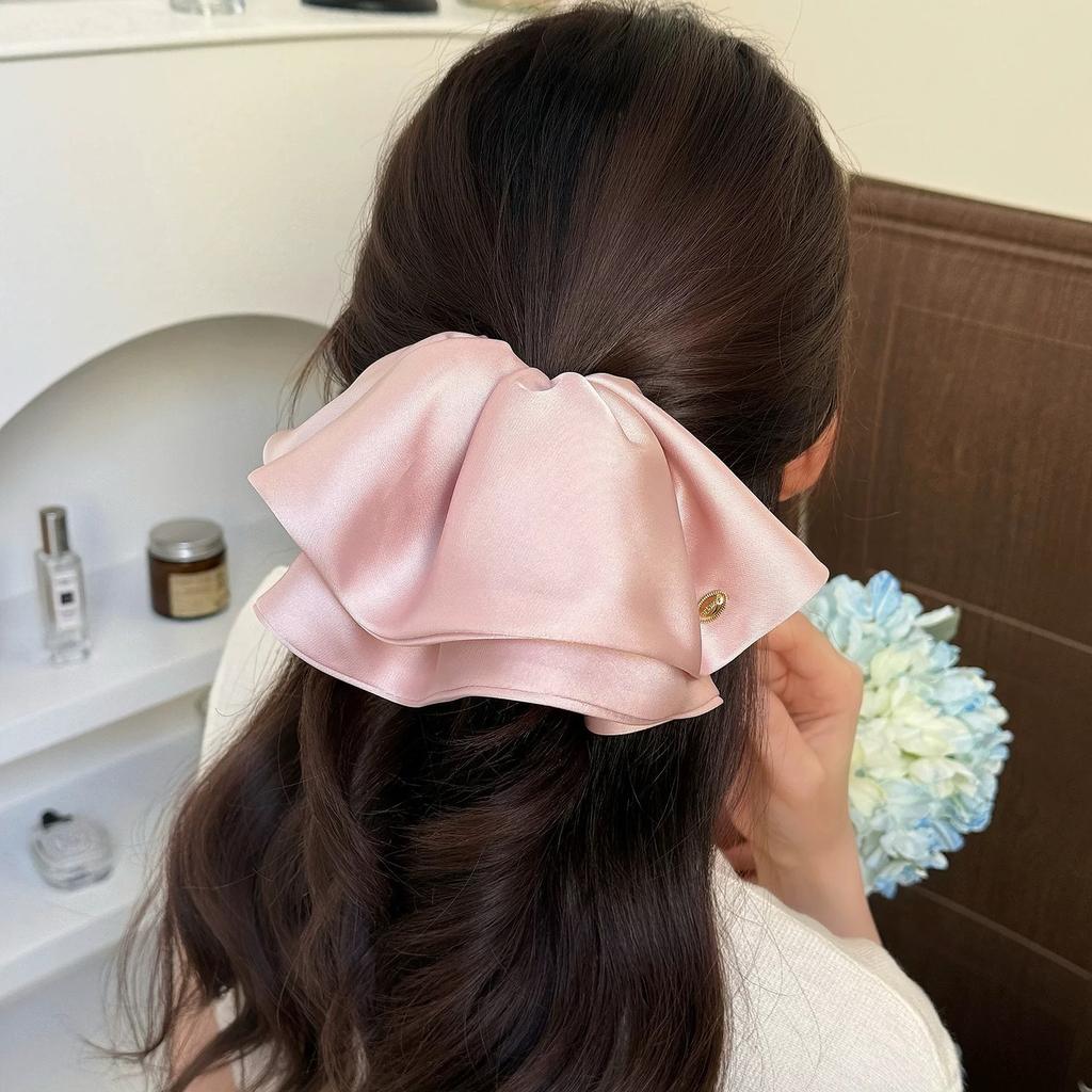 The Satin Bow Hair Clip At The Back of The Head Is Light Luxury, Stylish and Fashionable. The Ponytail Clip Is Sweet and Cute
