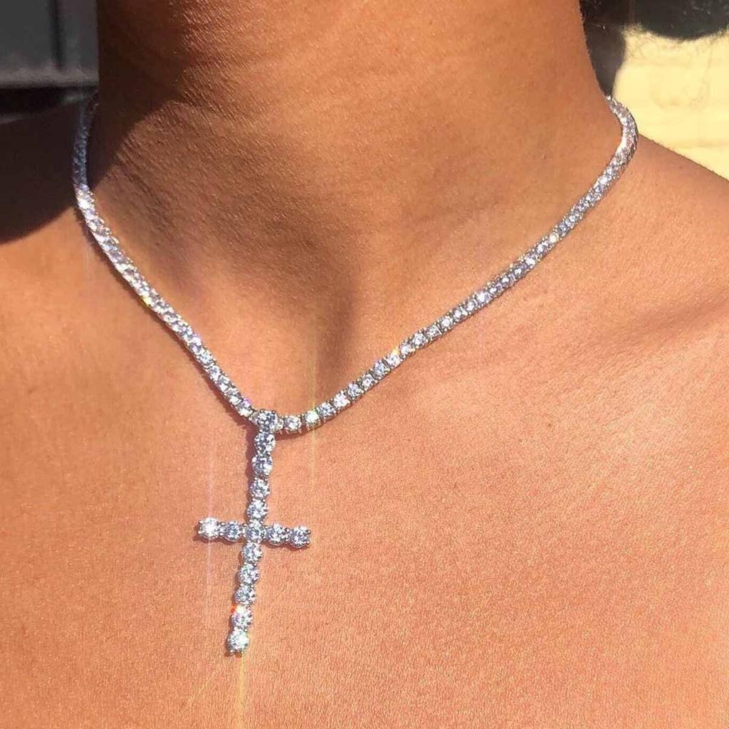 Accessories, personalized creative and simple style jewelry, short collarbone necklace full of diamond crosses