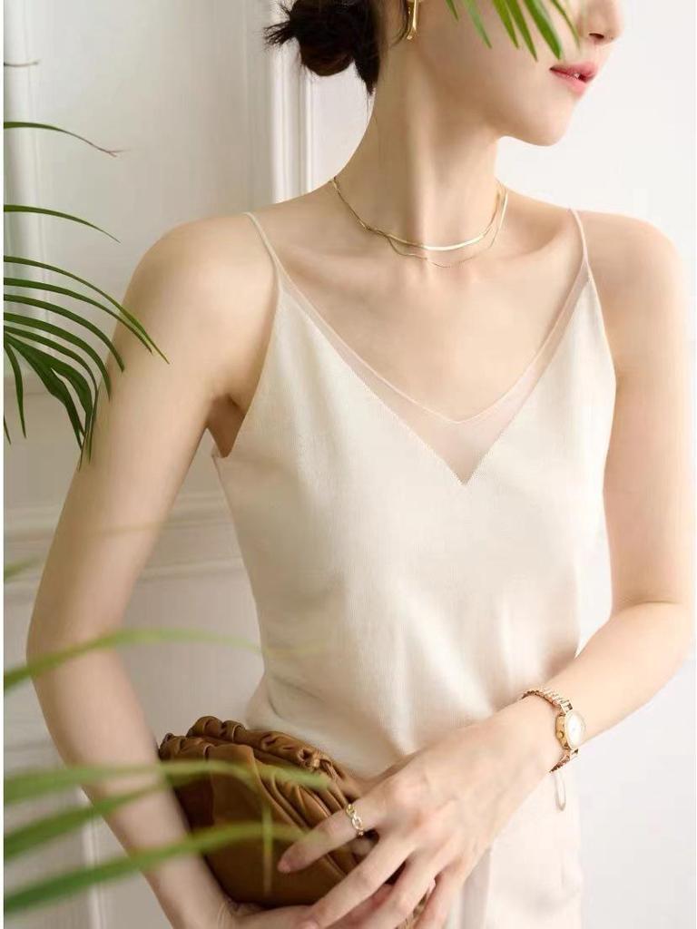 Изысканный женский сетчатый топ-майка с V-образным вырезом и красивым дизайном спины