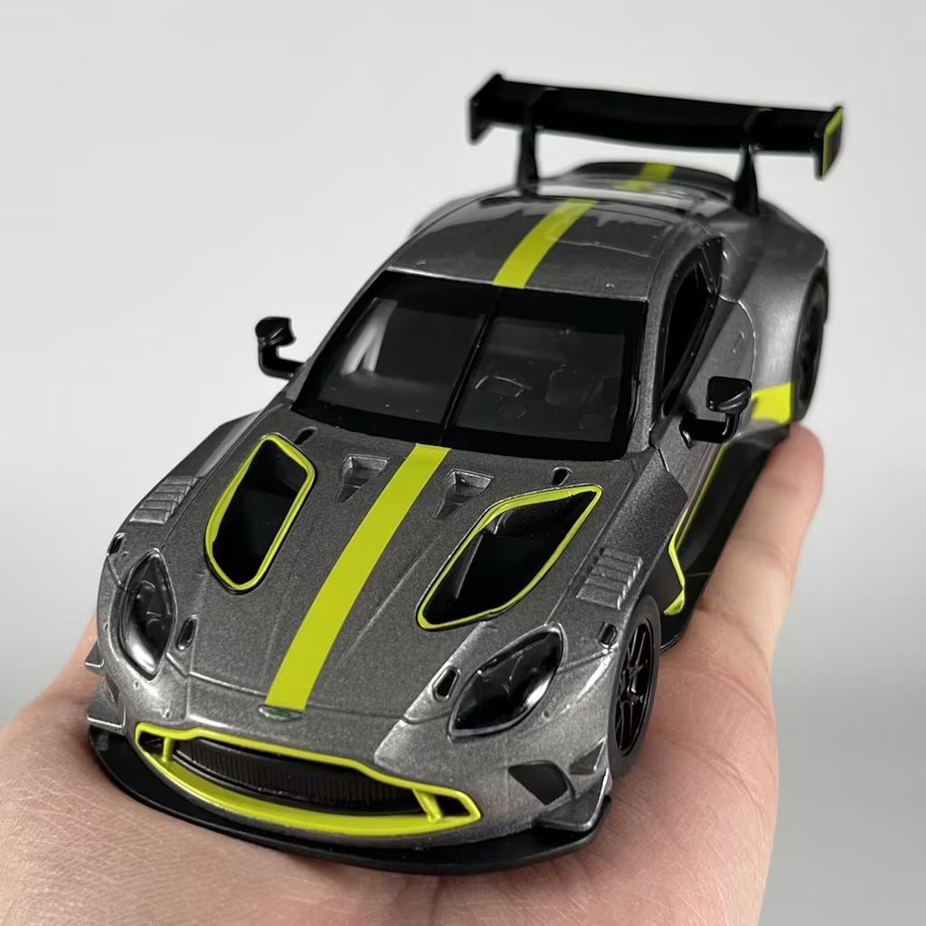 31.01 Aston Martin Vantage GT3 Суперкар Металлический сплав Литая модель автомобиля Настольный дисплей Коллекционный орнамент Праздничный подарок Ребенок