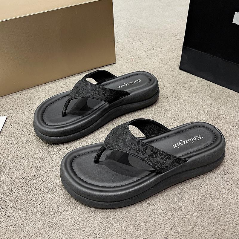 Модные шлепанцы на толстой подошве женские 2025 лето новые для улицы уличные нескользящие приморские пляжные сандалии шлепки с перемычкой