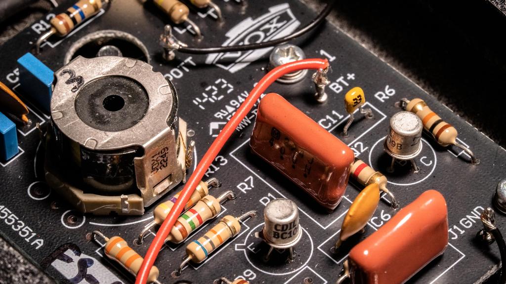 VOX Wah Pedal REAL MCCOY WAH Vintage Reproduction For Lead Guitarists Looking for Midrange Peak VRM-1