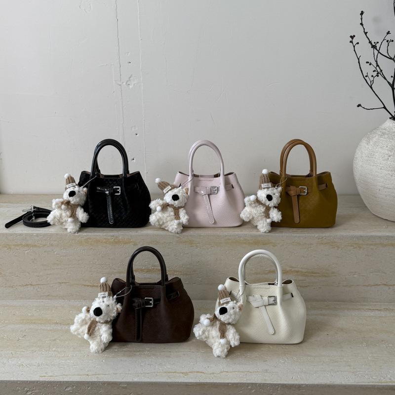 Fashion portable bucket bag women's 2026 spring new niche commuter texture shoulder messenger bag