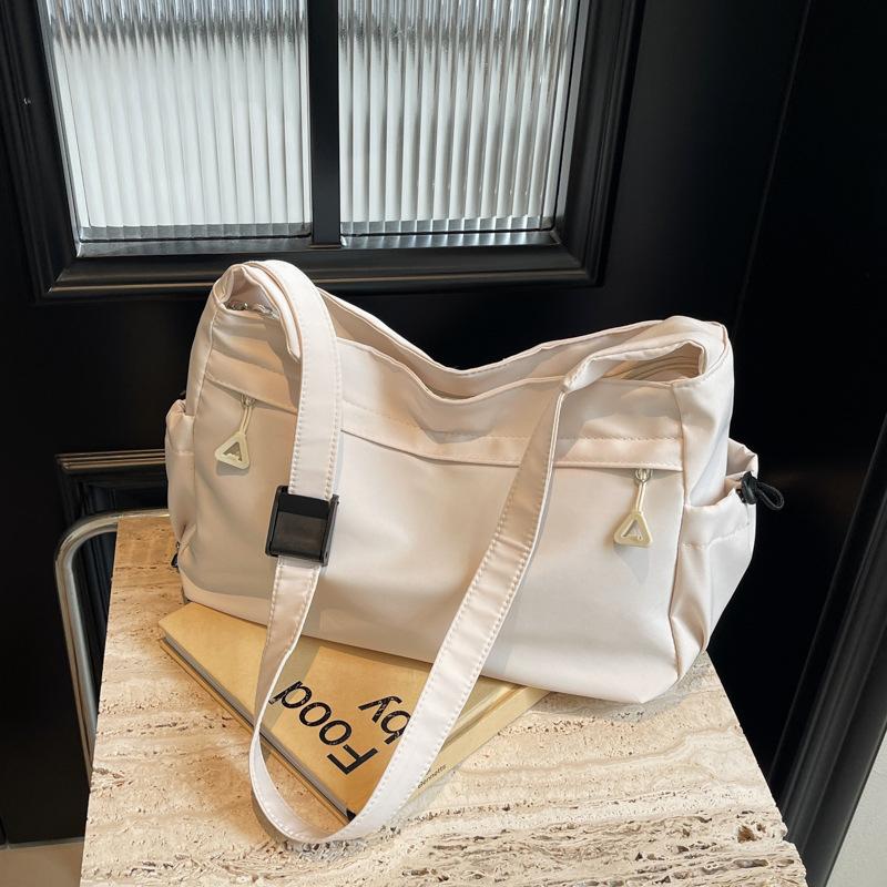 New Temperament and Fashionable Design One Shoulder Crossbody Fashionable Solid Color Retro Fresh Underarm Texture Tote Bag