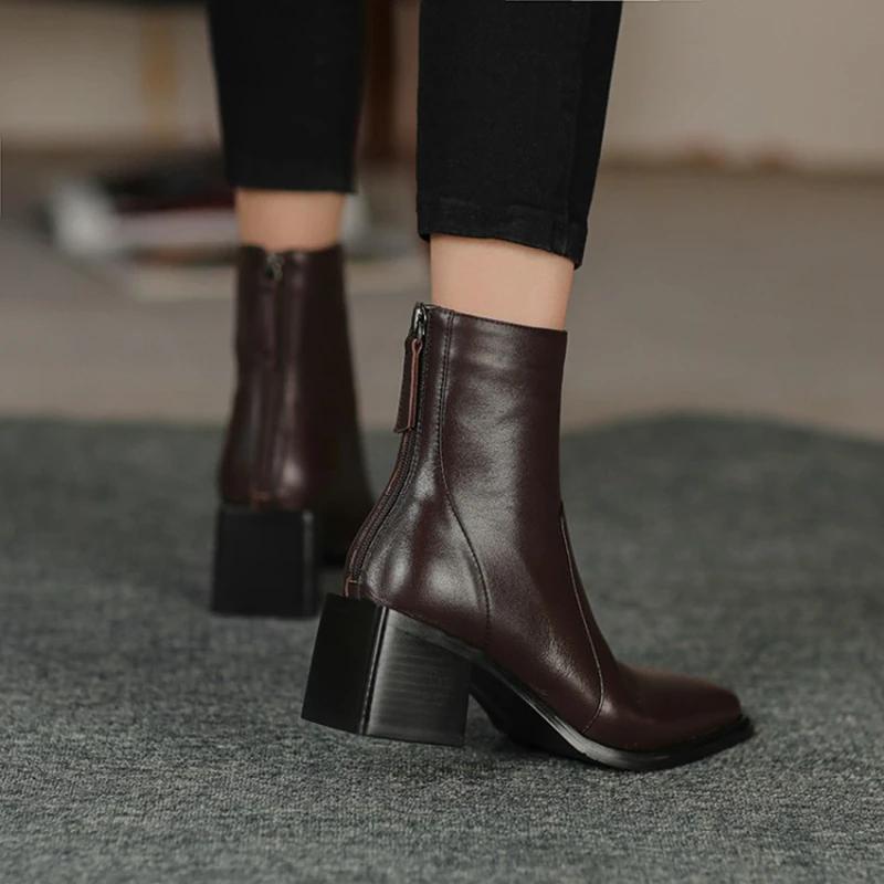 Модные НОВЫЕ Осенне-зимние женские ботинки Обувь из натуральной кожи для женщин Квадратный носок Массивная подошва Ботинки на молнии до щиколотки Лаконичные современные ботинки