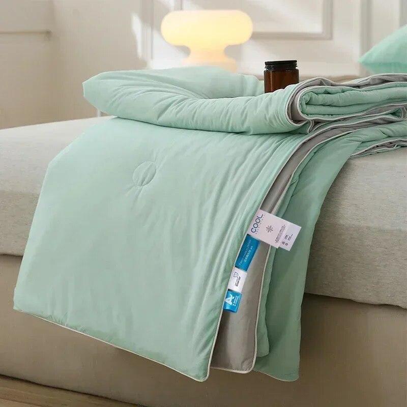 Summer Cooling Blanket Breathable Cool Down Air Condition Quilt Lightweight Summer Comforter with Double Side Cooling Fabric