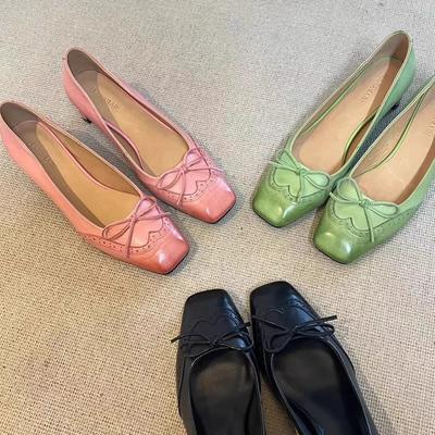 Ретро Художественные Мягкая Подошва Высокие Каблуки Женские Резные Цветы Индивидуальность Квадратный Носок Повседневная Обувь Толстый Каблук Универсальная Элегантность