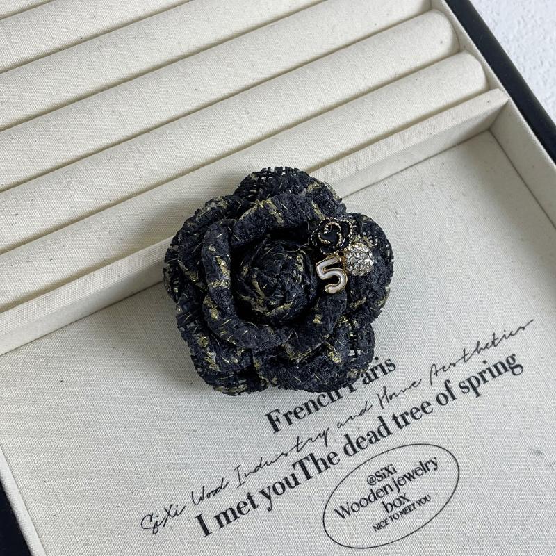 Korean Fabric Camellia Brooches For Women Handmade Flower Lapel Pins Elegant Clothing Jewelry Accessories Corsage