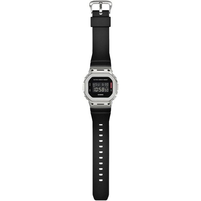 [Casio] Мужские часы G-Shock GM-5600M-1JF, Серебристые, С узором на безеле