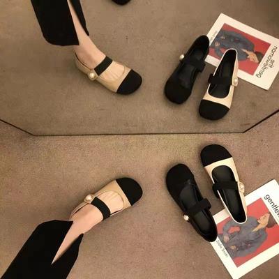 Весна 2025 Xiaoxiangfeng с женскими туфлями Мэри Джейн французский ретро маленький толстый каблук квадратный носок с мелким вырезом балетки