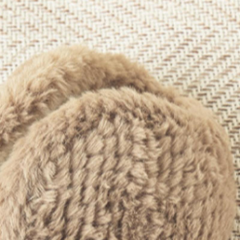 Большие меховые наушники Daiso бежевого цвета