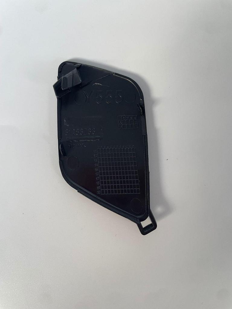 Крышка передней буксировочной проушины Volvo V40 2013-2019 (Часть №: 39814160, 31283733)