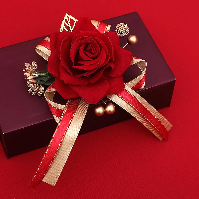 Свадебный набор бутоньерка: Бутоньерки для семьи, шаферов и подружек невесты для приветствия родителей.