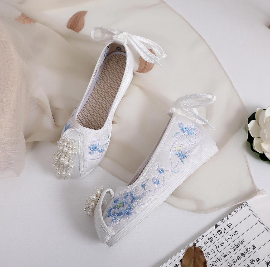 [Manzhu] 2023 New Red Beaded Xiuhe Hanfu Shoes with Velvet-Lined Round Toes for Weddings