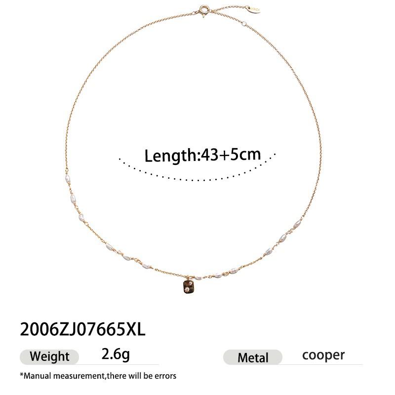 Elegant Copper Pendant Necklace With Natural Freshwater Pearl 18K Gold Plated Minimalist French Luxury Style Women