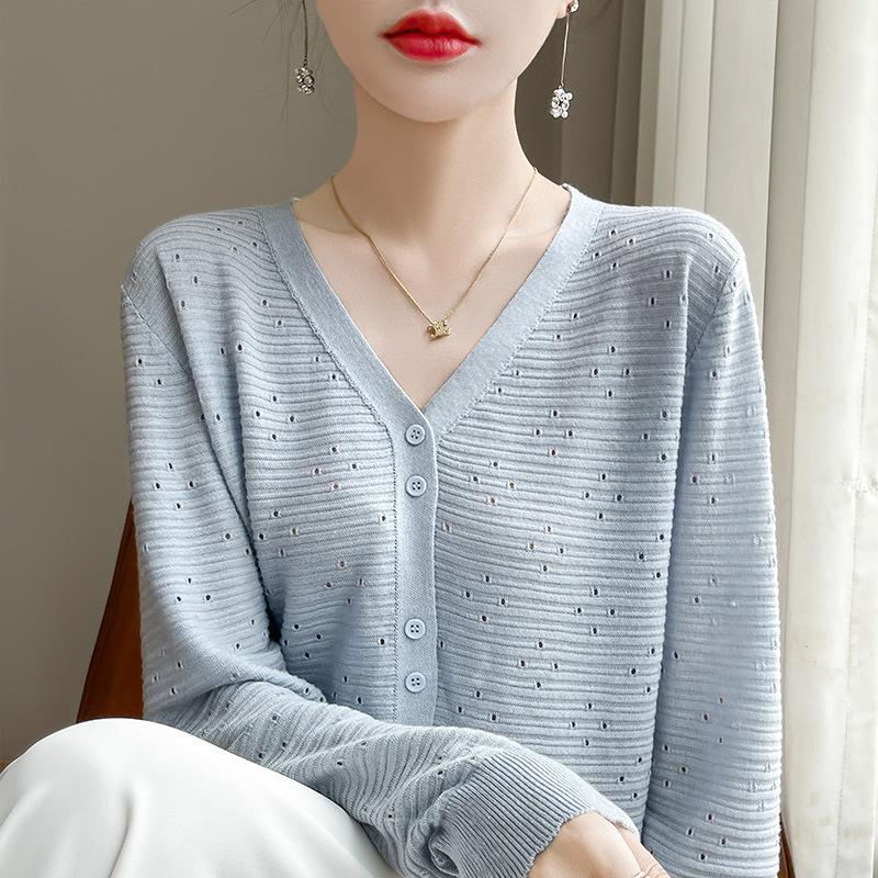 DAFIFY Women's Fashion Casual Fall Winter Solid Color Print Long Sleeve V-Neck Sweaters