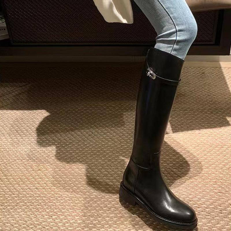 Ботинки на толстой подошве женские осенне-зимние новые модели но ботфорты пряжка с дрелью маленькие тонкие рыцарские ботинки