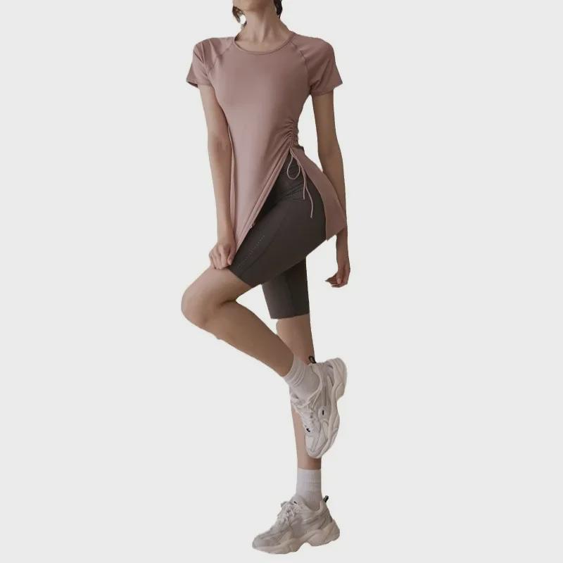 Летний женский комплект для йоги: Дышащие брюки на завязках и топ с короткими рукавами для пилатеса и фитнеса.