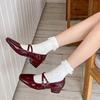 Модные темпераментные ретро туфли с квадратным носком и толстым каблуком, женские кожаные туфли 2025 года, новые весенне-осенние универсальные маленькие ароматные туфли Мэри Джейн