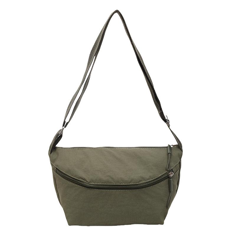 Casual and lightweight nylon cloth bag women's 2025 autumn new simple shoulder bag commuter niche messenger bag