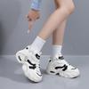 Модные женские кроссовки на толстой подошве белого и черного цвета, модные повседневные женские кроссовки на вулканизированной подошве, спортивные кроссовки на высокой платформе для женщин