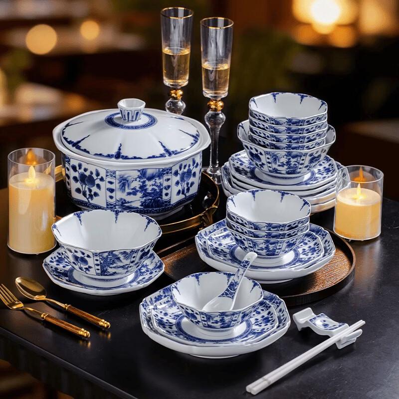 Сине-белый фарфоровый столовый сервиз Jingdezhen с подглазурной росписью