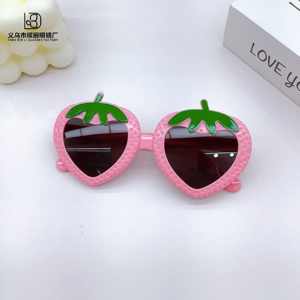 Модные детские солнцезащитные очки, милые детские солнцезащитные очки для девочек, солнцезащитный крем с защитой от ультрафиолета, вогнутая форма, клубника, декоративные очки
