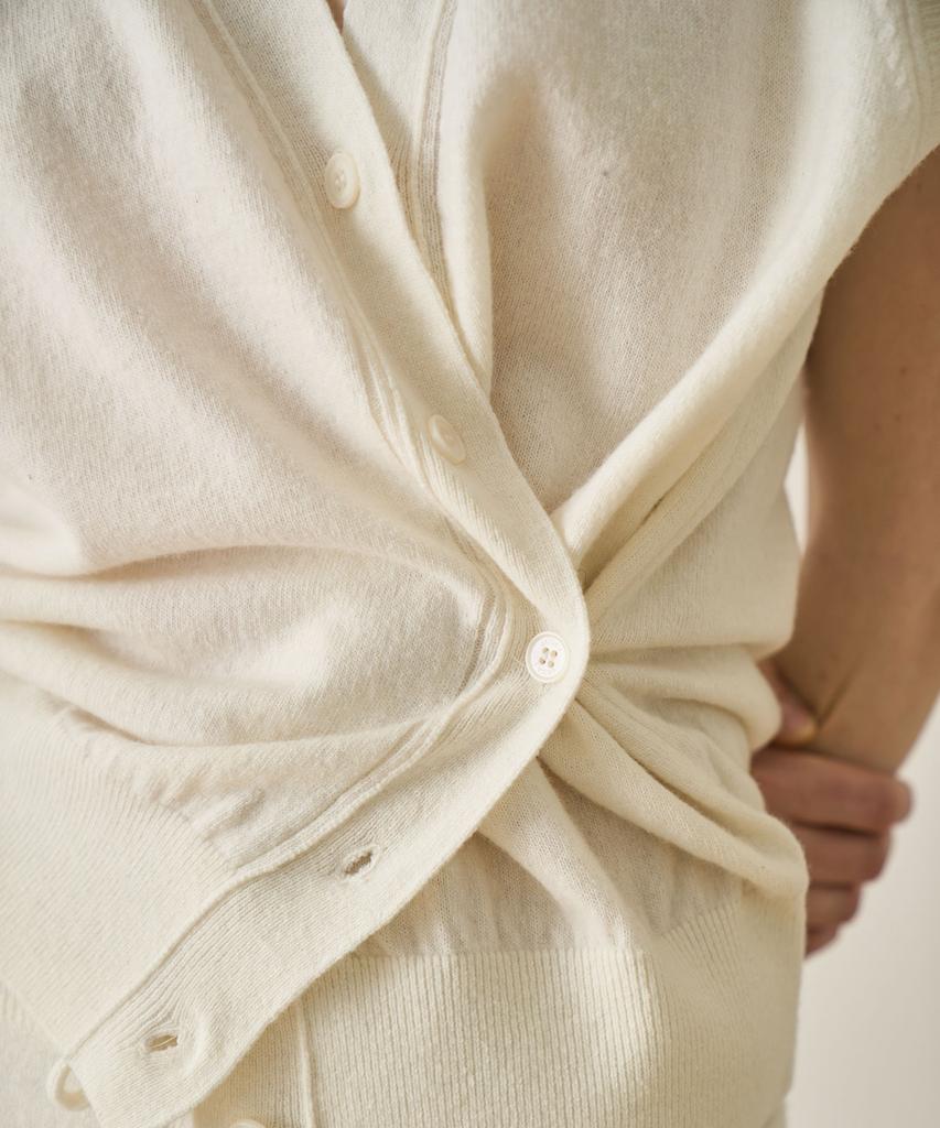 GRIDAJ Fine Wool V-Neck Button Vest _ Ivory