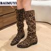 Сексуальные женские туфли с острым носком и леопардовым принтом, высокие сапоги до колена на среднем каблуке, модные тенденции 2025 года, элегантные массивные ботинки челси, туфли-лодочки Mujer Botas