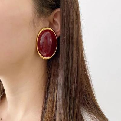 Модные геометрические серьги-подвески из смолы Винтажные красные крупные пусеты Сладкий винтажный тренд Геометрические серьги для девичника