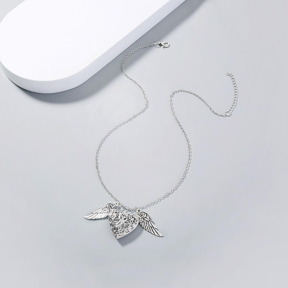 Woman Jewelry Flying Heart Glow Locket with Rose Wings Magic Glow In The Dark Jewelry Necklace